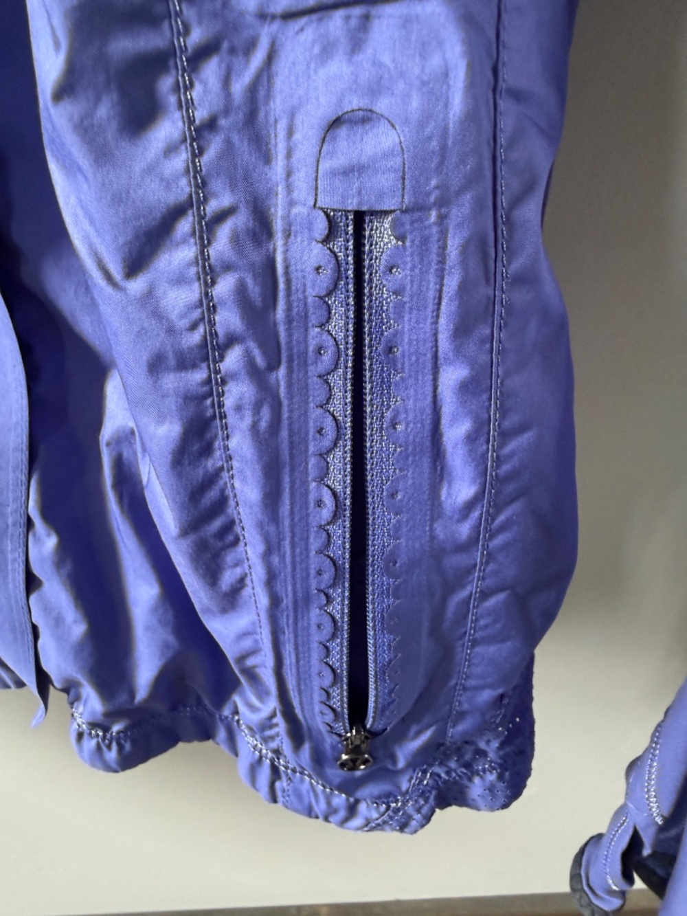 Lululemon Run Essential Jacket Purple Windbreaker Lightweight (Size 4) - Picture 5 of 13